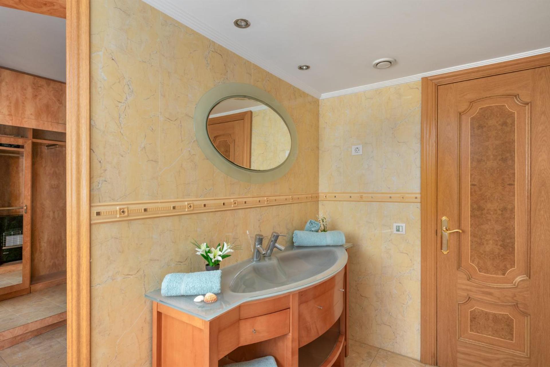 Beachfront, Two Bed- & Bathrooms, Private Parking Fuengirola Exterior photo