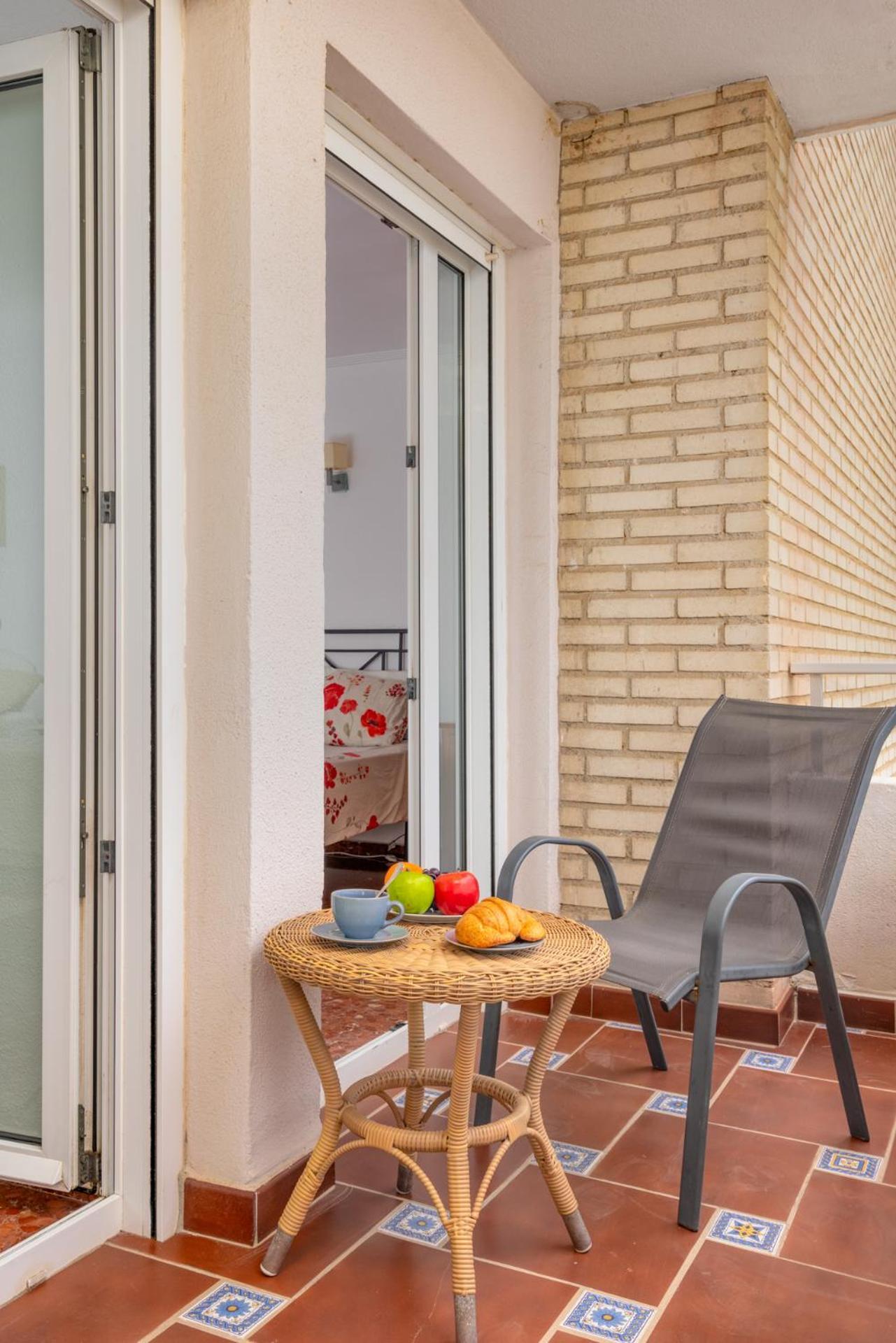 Beachfront, Two Bed- & Bathrooms, Private Parking Fuengirola Exterior photo