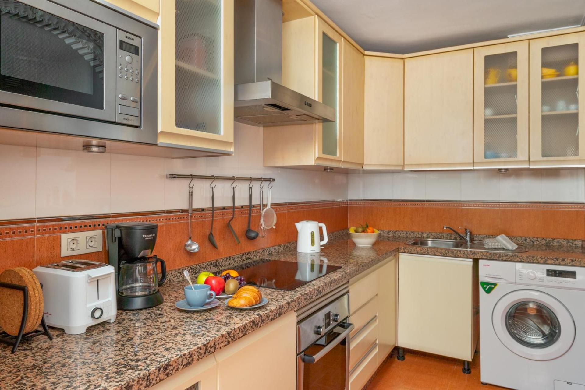 Beachfront, Two Bed- & Bathrooms, Private Parking Fuengirola Exterior photo